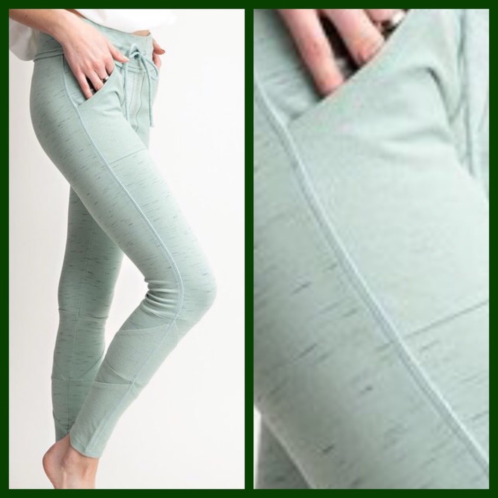 NEW! JEGGINGS IN A BASIL MINT COLOR. - Picture 3 of 4
